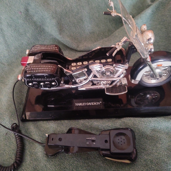 Harley Davidson phone - Picture 3 of 3